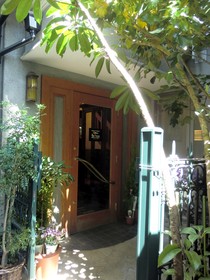 御茶ノ水で12時・・・