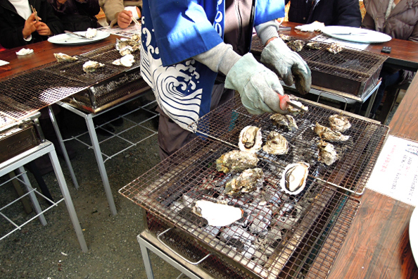 “คาคิโกยะ” กระท่อมขายเมนูหอยนางรมรอบทะเลสาบฮามานาโกะ
