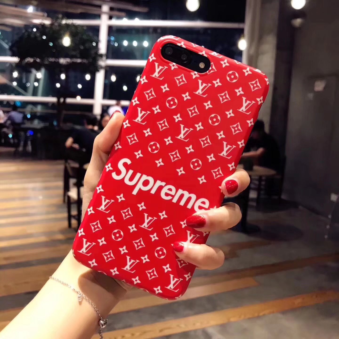おもしろ iphone 8/8PlusケースSupreme LVコラボ人気iphone6s/6plusケースシュプリーム携帯ジャケットiphone7/7plusカバー男女ルイヴィトン黒い赤いブランド風ペアお揃いストリートファッション おもしろ iphone 8/8PlusケースSupreme LVコラボ人気iphone6s/6plusケースシュプリーム携帯ジャケットiphone7/7plusカバー男女ルイヴィトン黒い赤いブランド風ペアお揃いストリートファッション