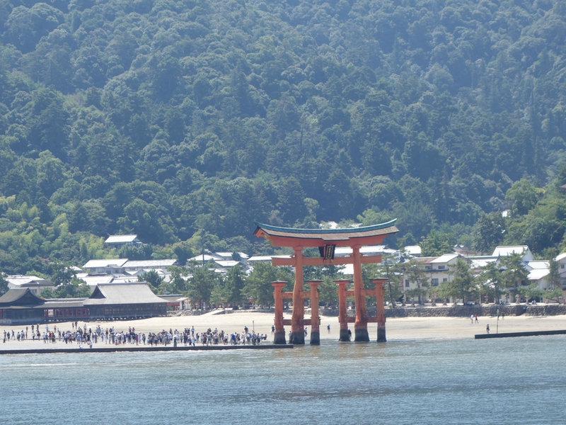 世界に誇る日本の巨大鳥居「厳島神社」