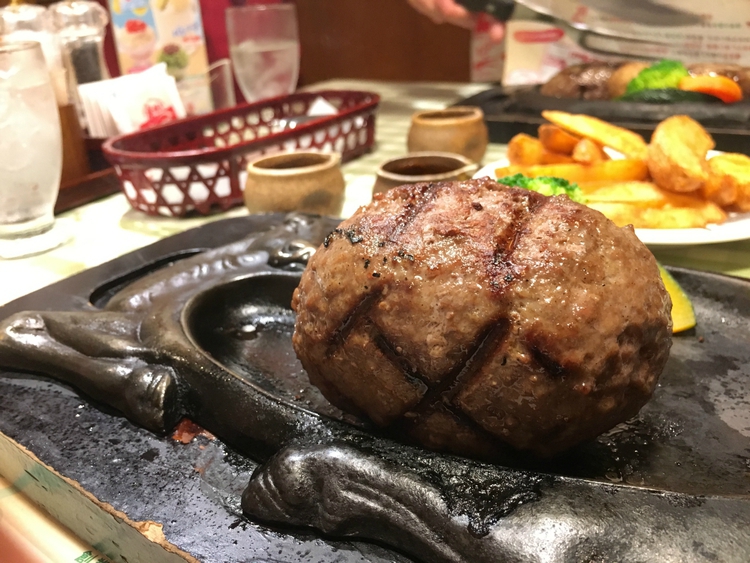 超巨大ハンバーグに驚愕!静岡の大人気ハンバーグ店「炭火焼レストランさわやか」 超巨大ハンバーグに驚愕!静岡の大人気ハンバーグ店「炭火焼レストランさわやか」