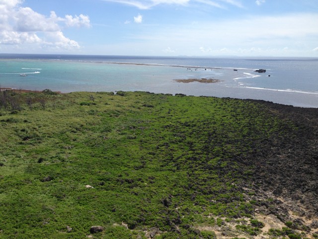 残波岬の灯台からは絶景が望めるのです 残波岬の灯台からは絶景が望めるのです