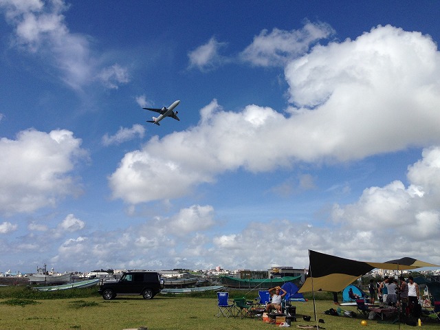 瀬長島でBBQをしてきました。飛行機が近かったです。