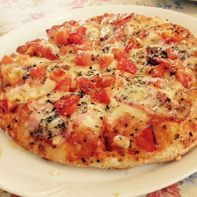 沖縄・中部で焼きたてのピザ食べるなら、Kozys Pizzaへレッツゴー! 沖縄・中部で焼きたてのピザ食べるなら、Kozys Pizzaへレッツゴー!