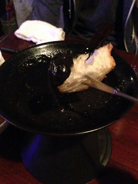 那覇でみつけた!泡を飲み、チーズフォンデュを食べ、幸せな時間を過ごせるお店、あわ家。 那覇でみつけた!泡を飲み、チーズフォンデュを食べ、幸せな時間を過ごせるお店、あわ家。