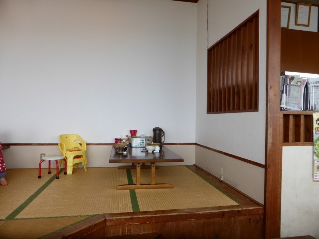 恩納村≪なかむらそば≫あーさが練りこまれた自家製麺の沖縄そばを食べてきた 恩納村≪なかむらそば≫あーさが練りこまれた自家製麺の沖縄そばを食べてきた