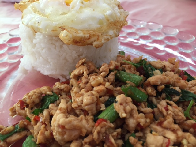 ガパオガイ タイ料理の定番です タイ イサーン好きのブログ
