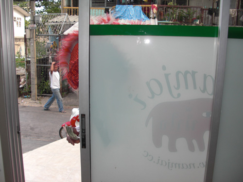 タイの獅子舞?が来た-หัวสิงโต-