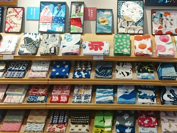 Mosaic Street แหล่งซื้อของฝากสไตล์ญี่ปุ่นใกล้สถานีรถไฟชินจูกุ