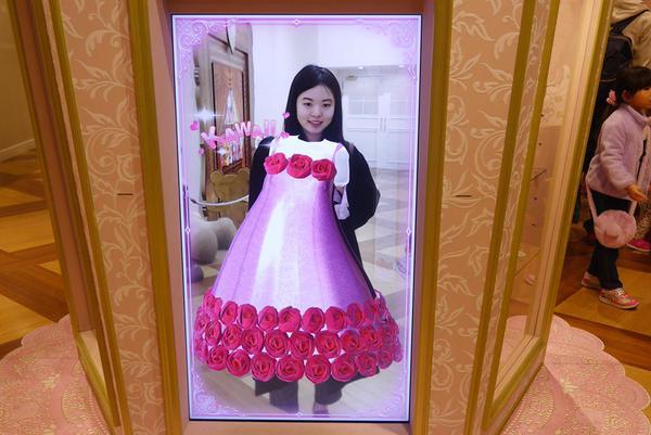สนุกกับ Hello Kitty ในบ้านหลังน้อยที่สวนสนุก Sanrio Puroland สนุกกับ Hello Kitty ในบ้านหลังน้อยที่สวนสนุก Sanrio Puroland