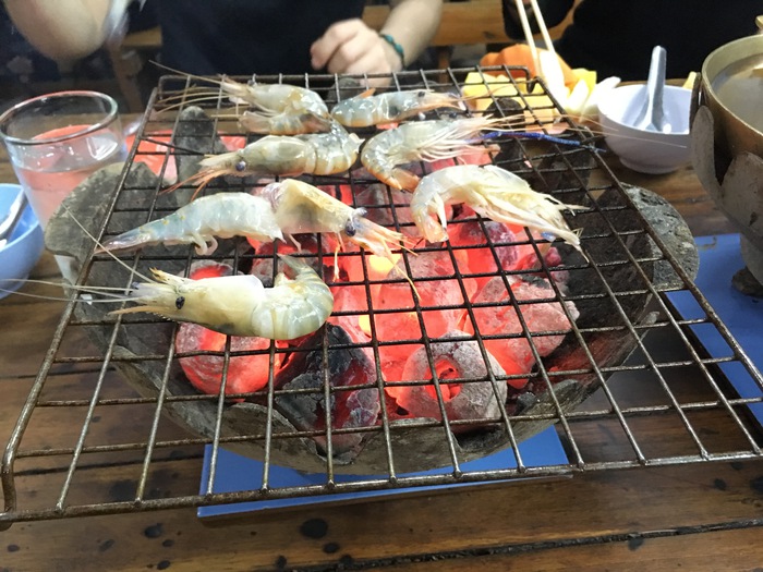 のりせんブログ タイの食べ放題は時間無制限で安い 焼肉食べ放題一人259バーツで飲み物も飲み放題 エビも焼き放題