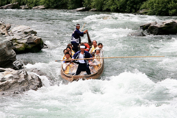 ล่องเรือชมเมืองนากาโทโระ ชมศิลปะจากธรรมชาติผ่านผืนน้ำ ล่องเรือชมเมืองนากาโทโระ ชมศิลปะจากธรรมชาติผ่านผืนน้ำ
