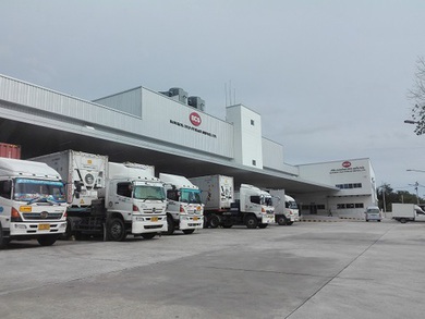 冷凍倉庫へ荷物取り