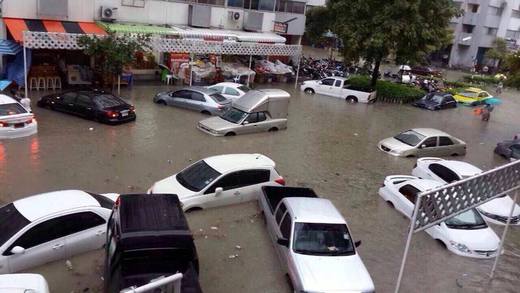 大雨の影響でタイ各地で洪水被害相次ぐ