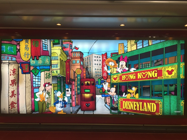 香港国際空港で発見。香港ディズニーランドのディズニーストア! 香港国際空港 ディズニーストア