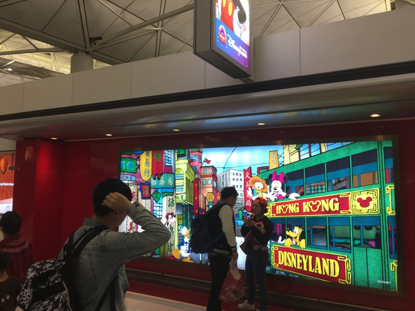 香港国際空港で発見。香港ディズニーランドのディズニーストア! 香港国際空港 ディズニーストア