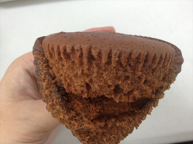 駅前で無料配布のチョコケーキ・モンデファッジを食べてみた