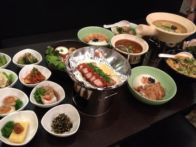 深夜3時まで!コラーゲンたっぷり激旨スープ「まる玉ラーメン」